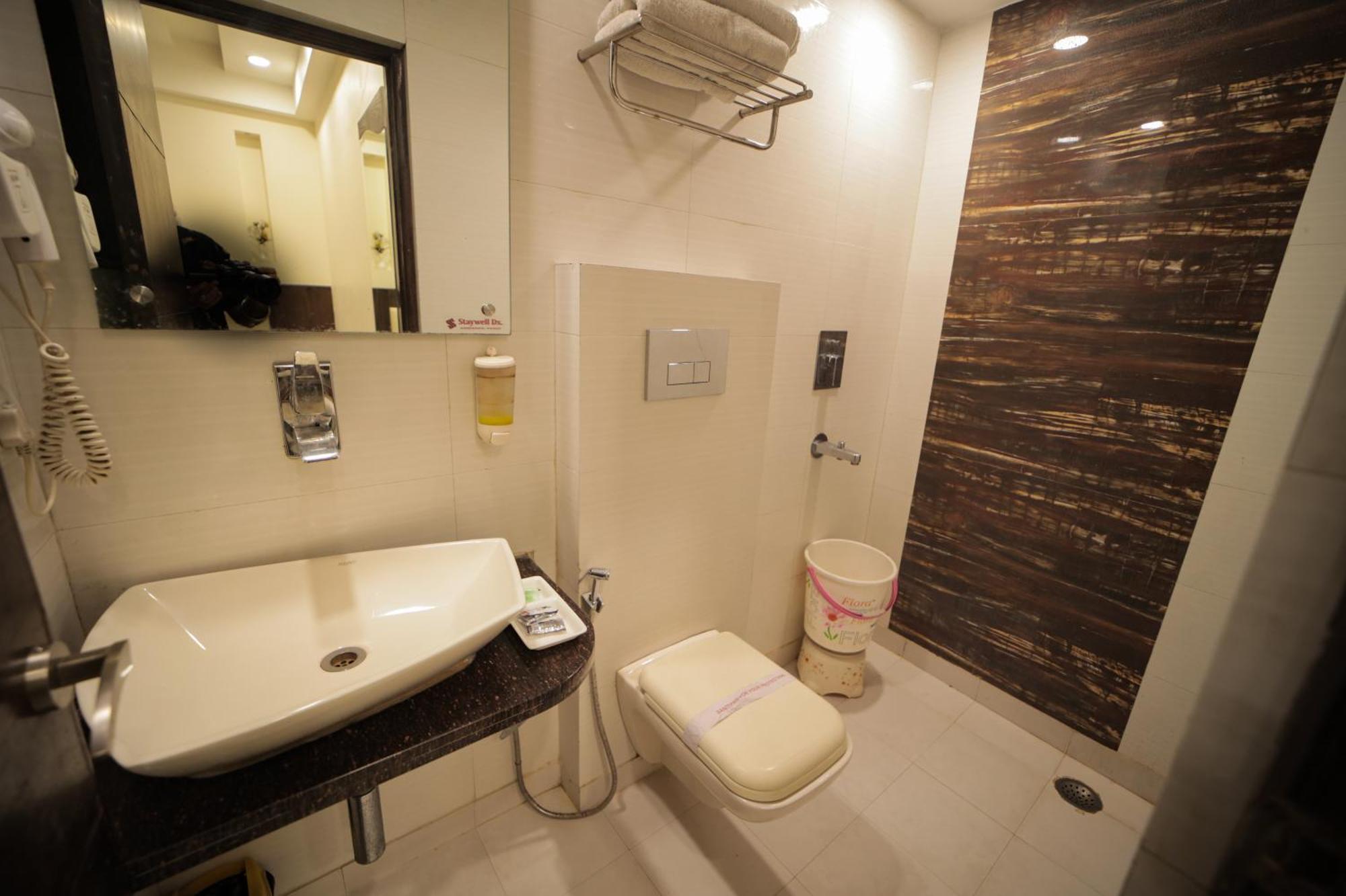 Hotel Stay Well Dx Нью-Дели Экстерьер фото