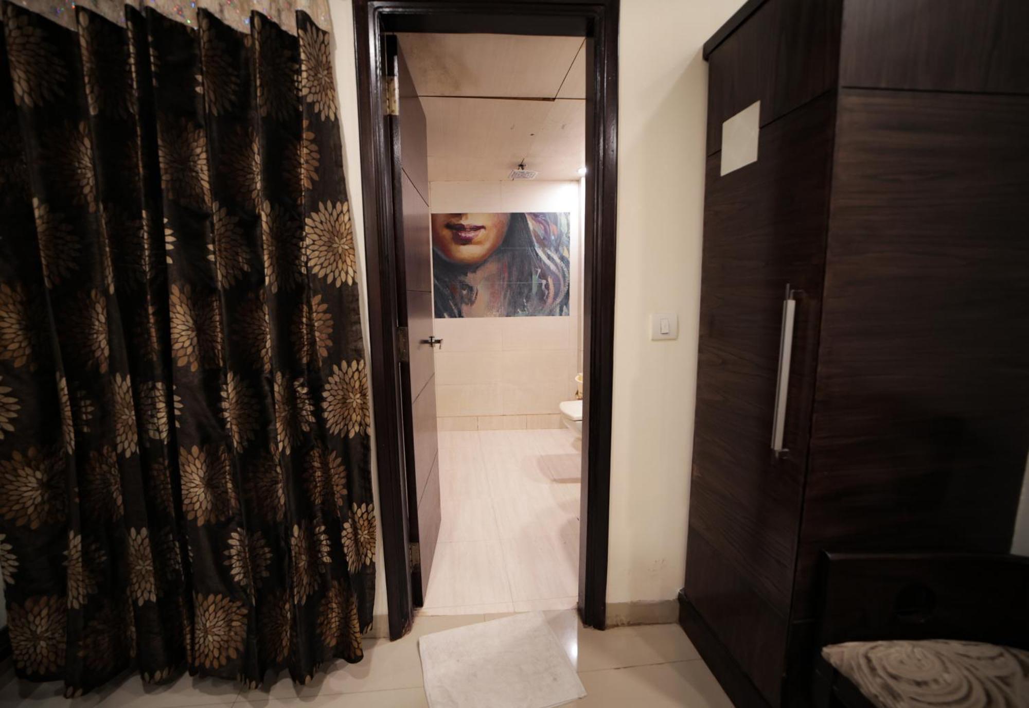 Hotel Stay Well Dx Нью-Дели Экстерьер фото