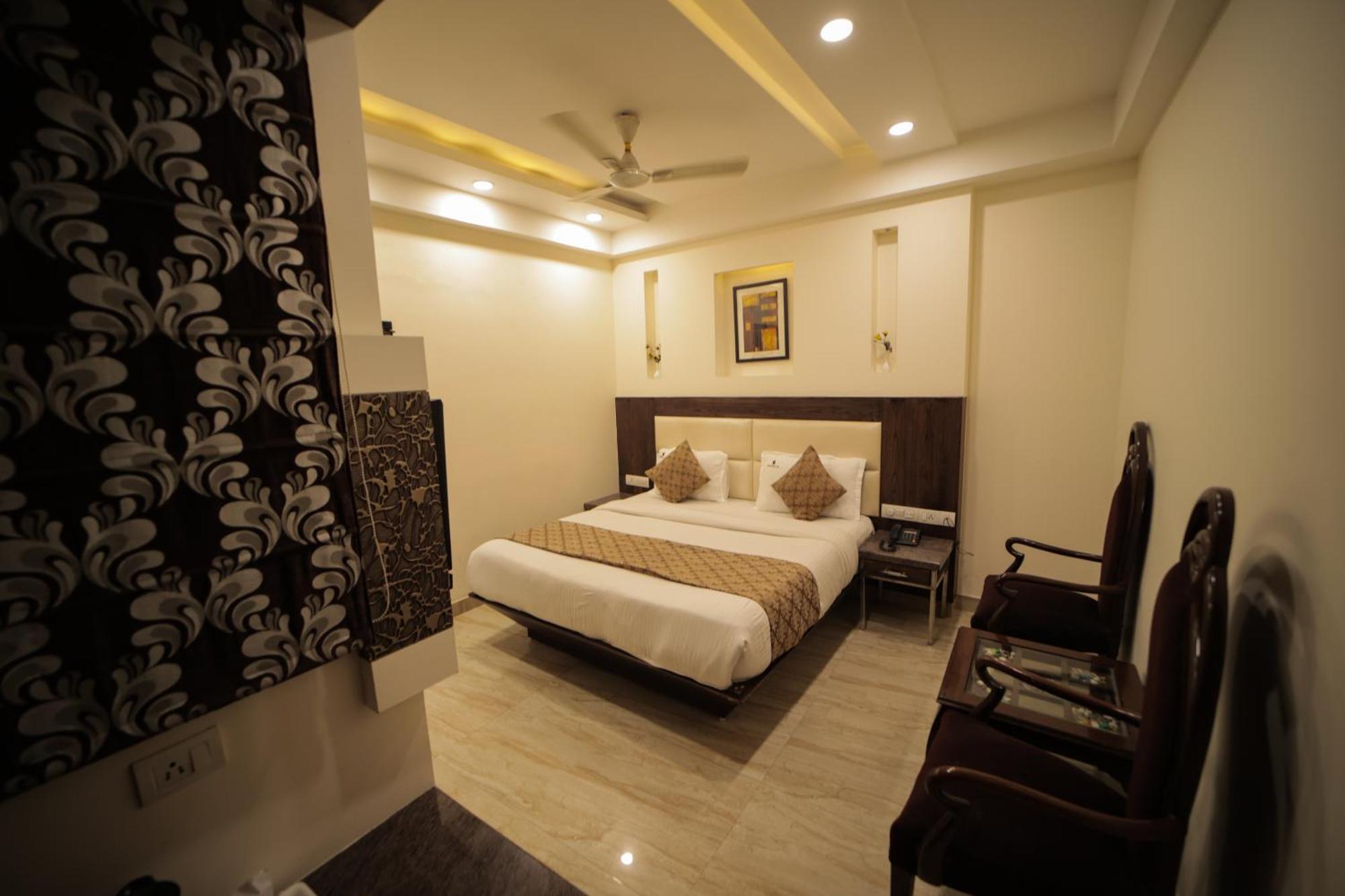 Hotel Stay Well Dx Нью-Дели Экстерьер фото