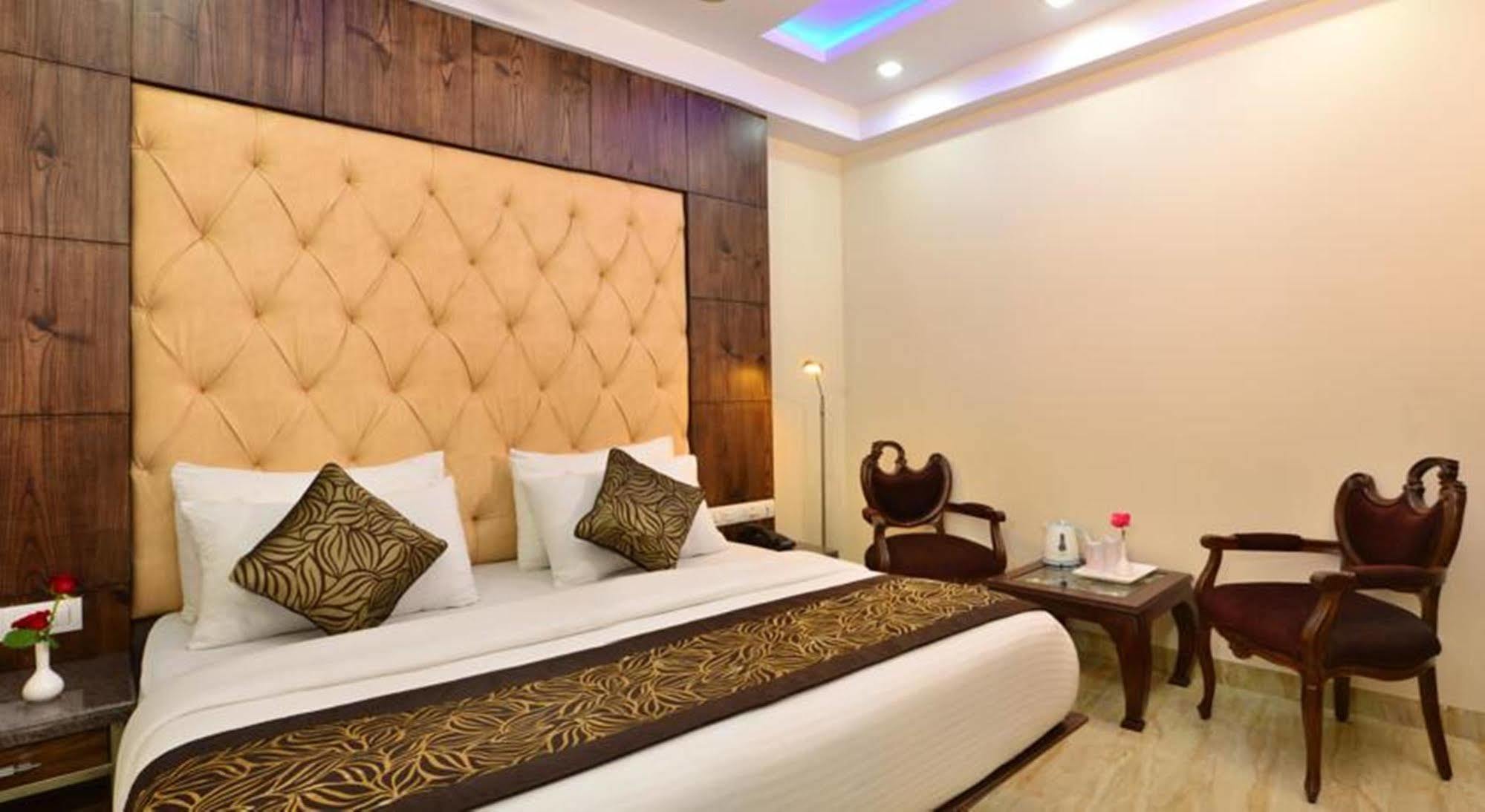 Hotel Stay Well Dx Нью-Дели Экстерьер фото