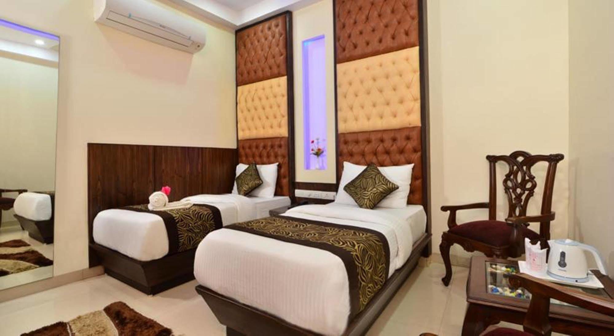 Hotel Stay Well Dx Нью-Дели Экстерьер фото