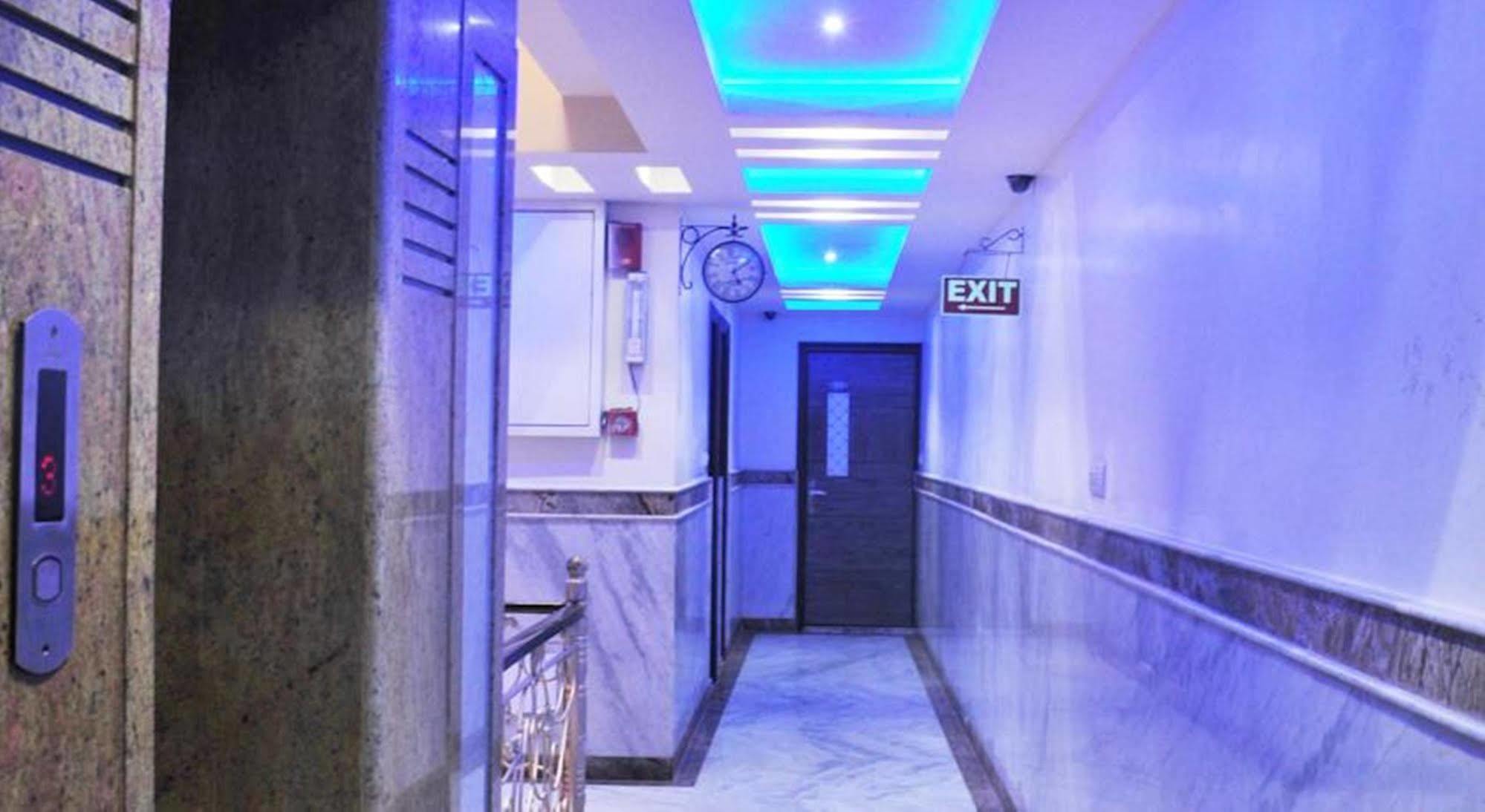 Hotel Stay Well Dx Нью-Дели Экстерьер фото